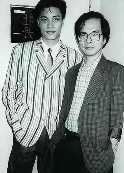 世引出30年前的秘密真相开元棋牌“词圣”突然去(图2)