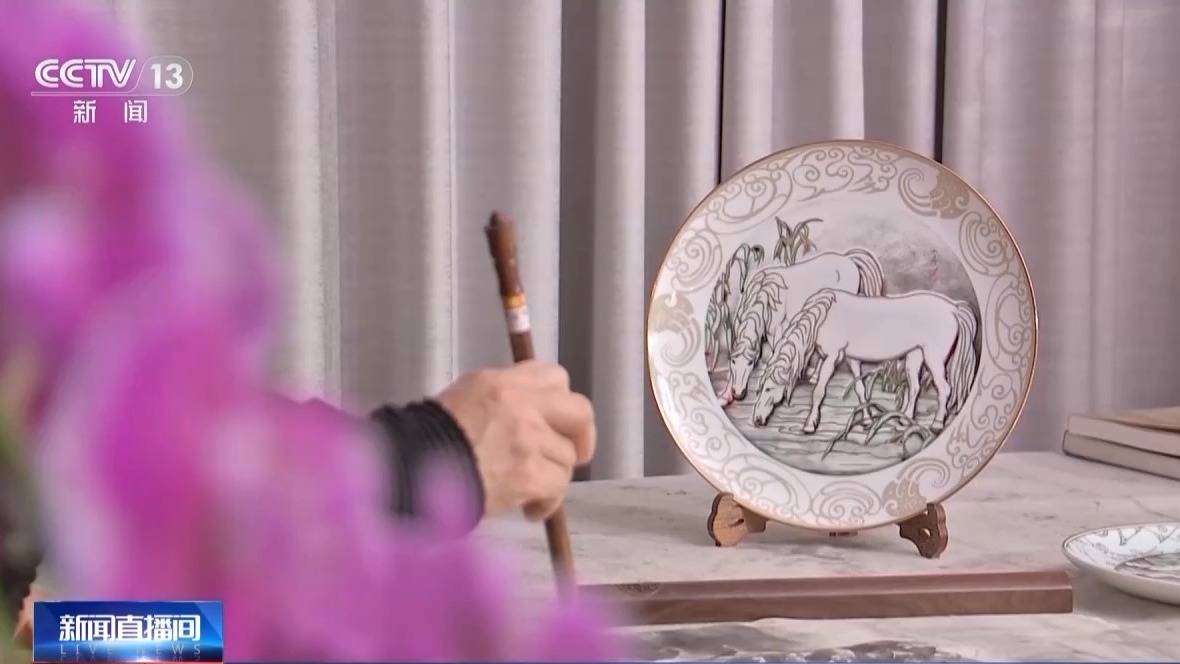 创亮相！春盘、春碗绘就团圆意象开元棋牌app丨总台马年春晚文(图2)